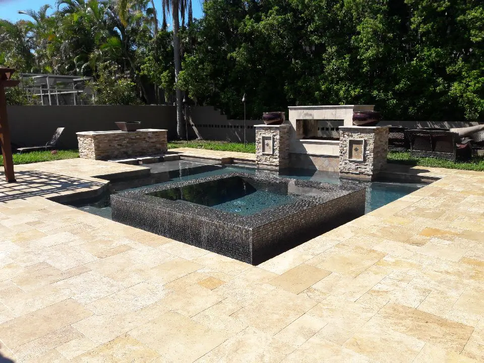 Lots of geometry in this pool design